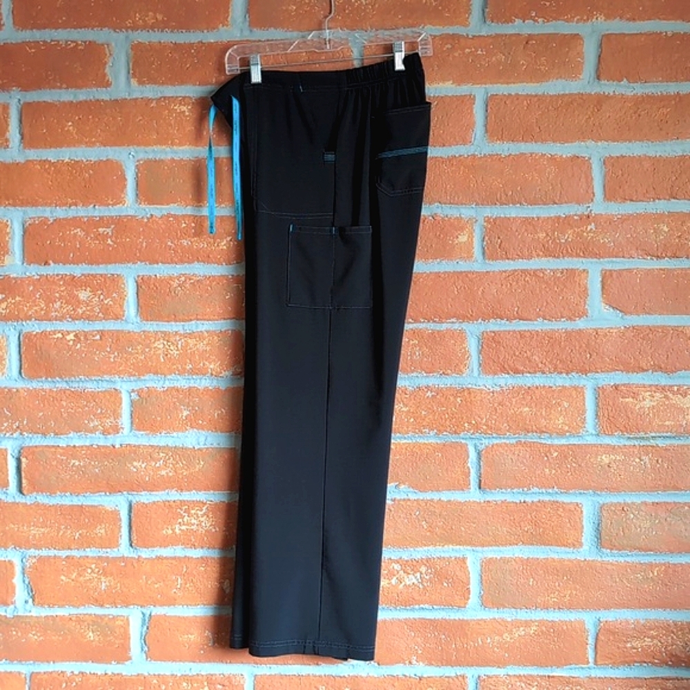 Preowned Carhartt Black Scrub Set (1) top C12110, (2) pairs bottom C52110 - Picture 3 of 14